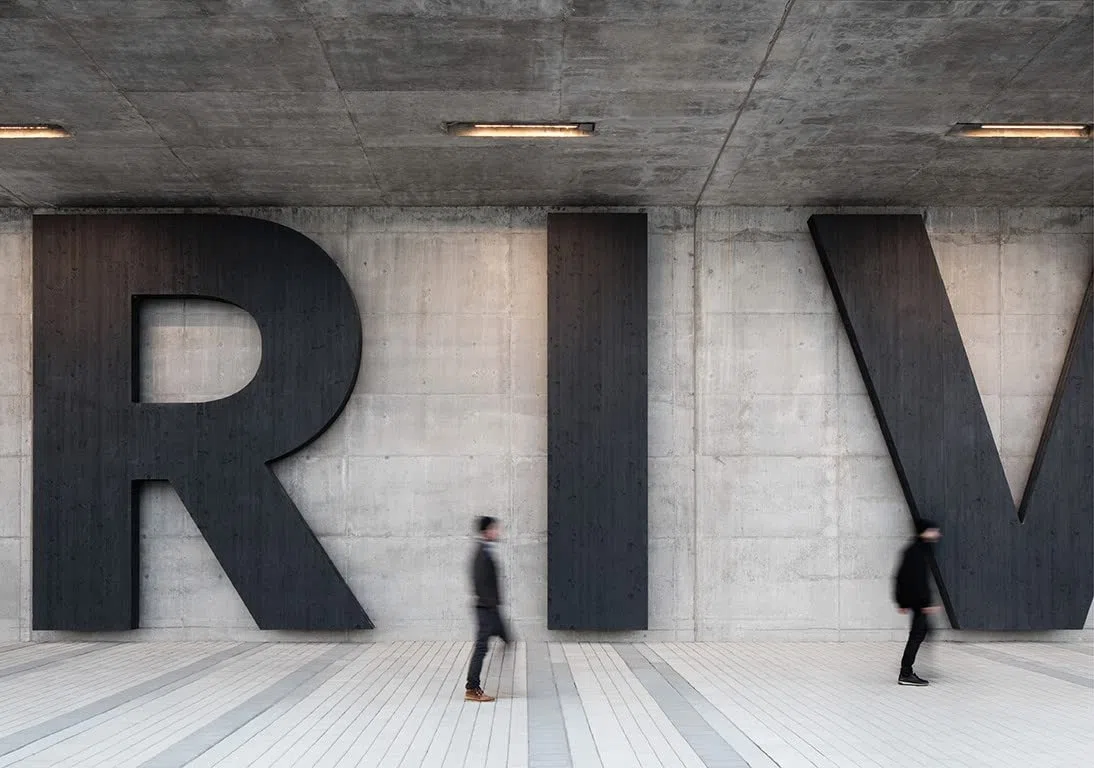Big Type /anglais: Graphic Design and Identities with Typographic Emphasis
